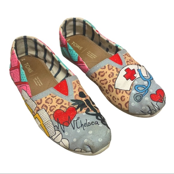 TOMS Women’s Custom Handpainted ‘Nurse Chelsea’ Slip On Loafer Flats EUC - Picture 1 of 8